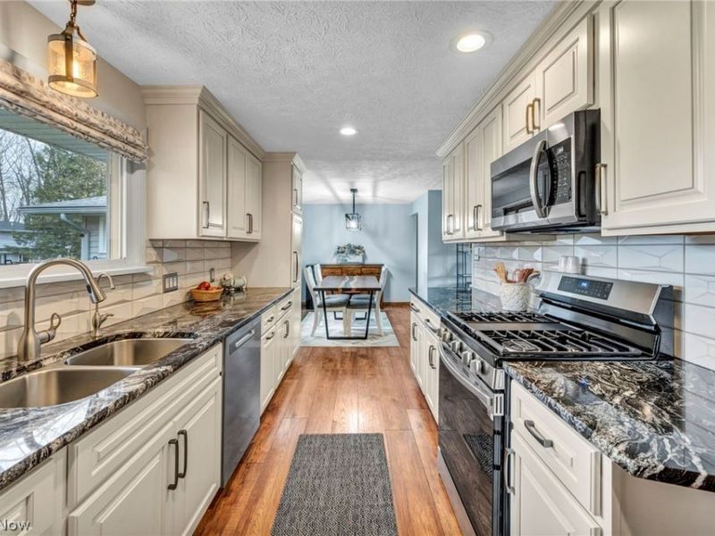 2333 Maylo Path, Green, OH 44312 Photo 12