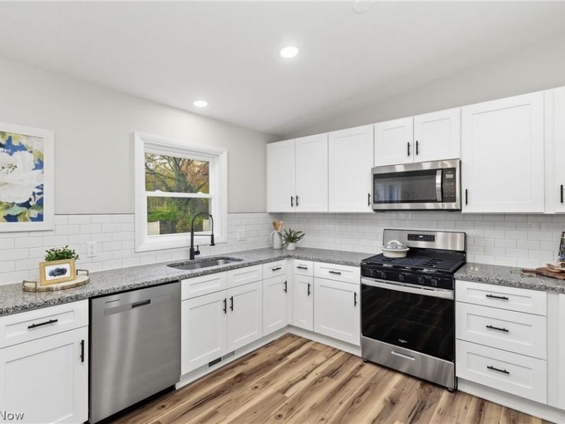 8621 Morrilton Cir NW , North Canton, OH 44720 Photo 5