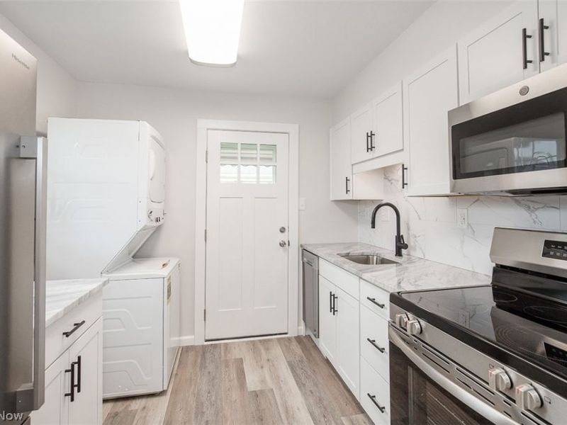 199 E 235th Street , Euclid, OH 44123 Photo 8