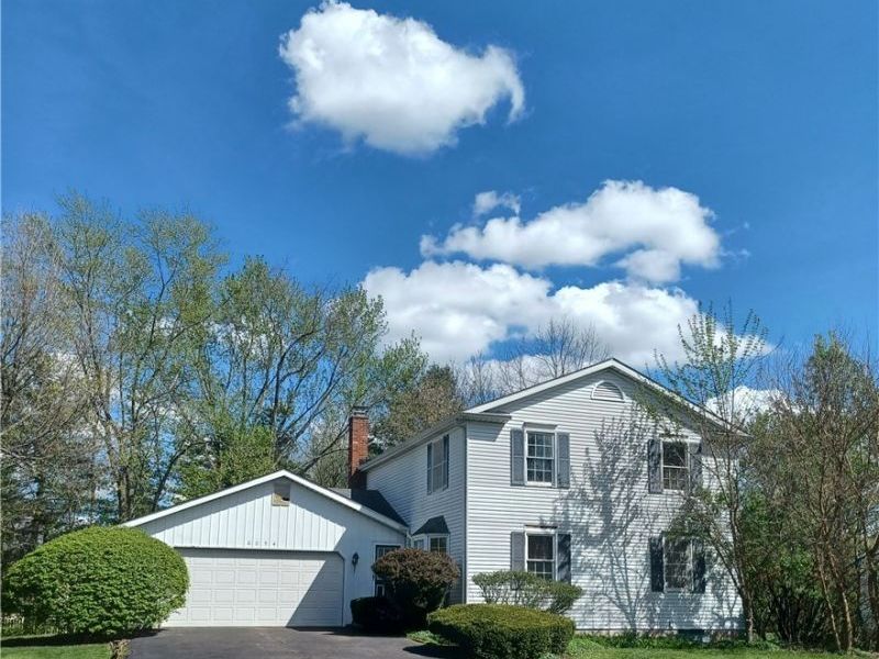 8054 Fox Run Avenue NW, North Canton, OH 44720 Photo 1