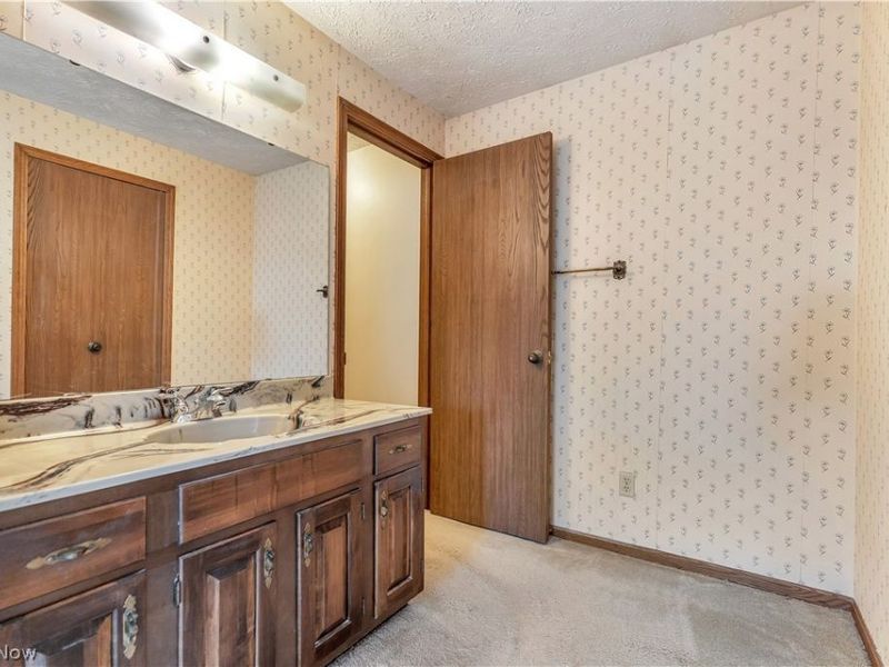 8054 Fox Run Avenue NW, North Canton, OH 44720 Photo 17