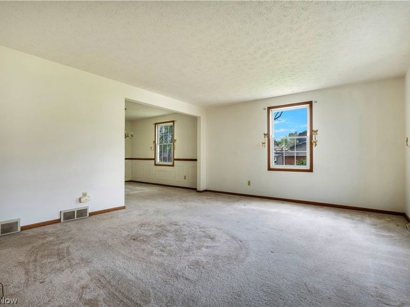 8054 Fox Run Avenue NW, North Canton, OH 44720 Photo 2