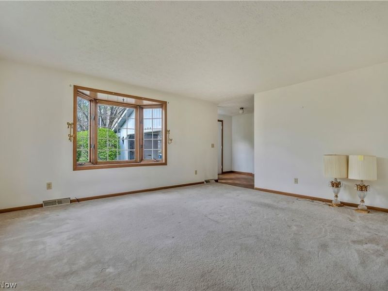 8054 Fox Run Avenue NW, North Canton, OH 44720 Photo 3