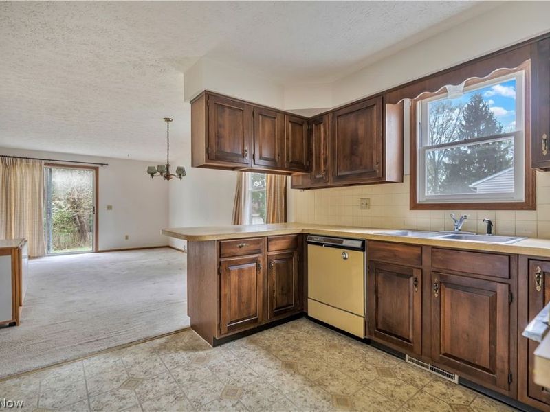 8054 Fox Run Avenue NW, North Canton, OH 44720 Photo 6