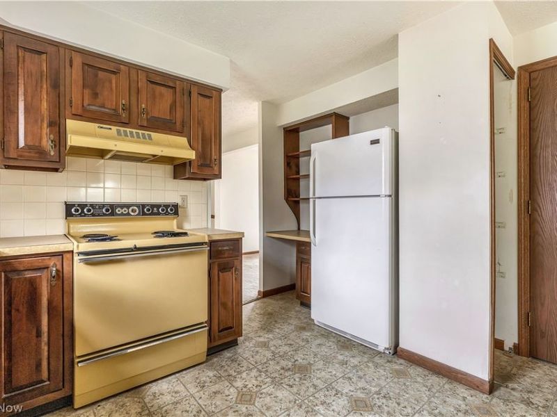 8054 Fox Run Avenue NW, North Canton, OH 44720 Photo 7