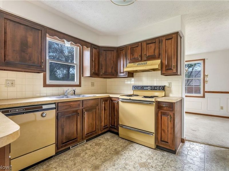 8054 Fox Run Avenue NW, North Canton, OH 44720 Photo 8