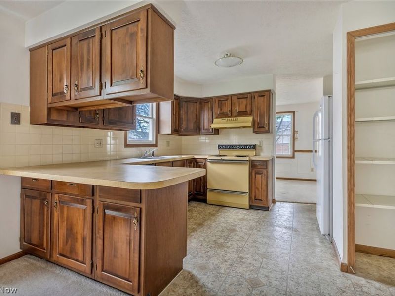 8054 Fox Run Avenue NW, North Canton, OH 44720 Photo 9