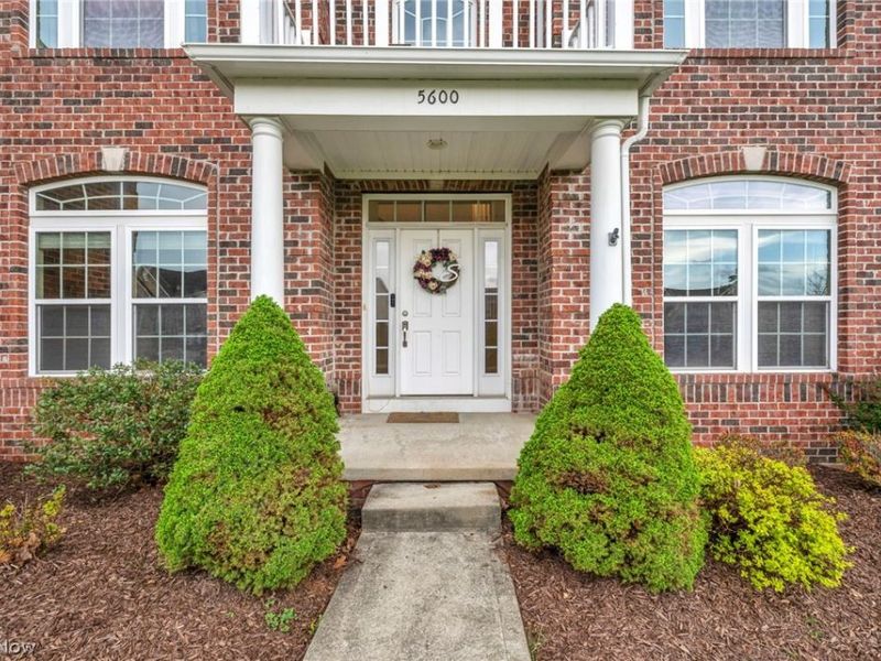 5600 W Longridge Drive , Seven Hills, OH 44131 Photo 2