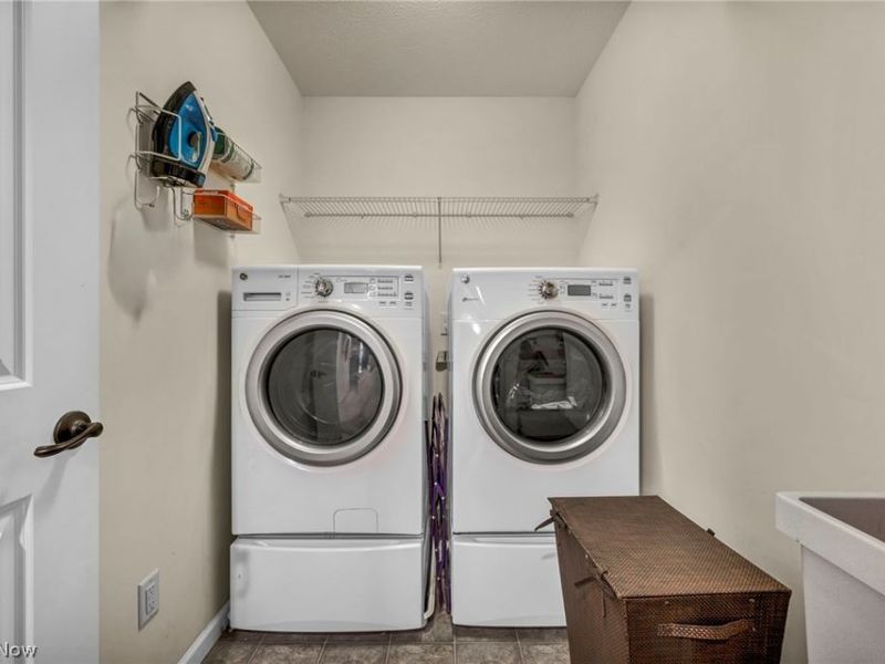 5600 W Longridge Drive , Seven Hills, OH 44131 Photo 23