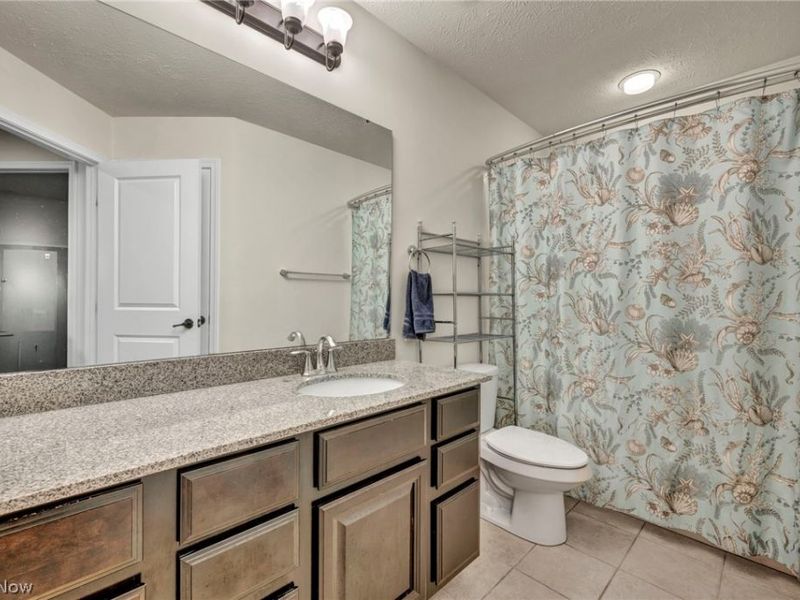 5600 W Longridge Drive , Seven Hills, OH 44131 Photo 24