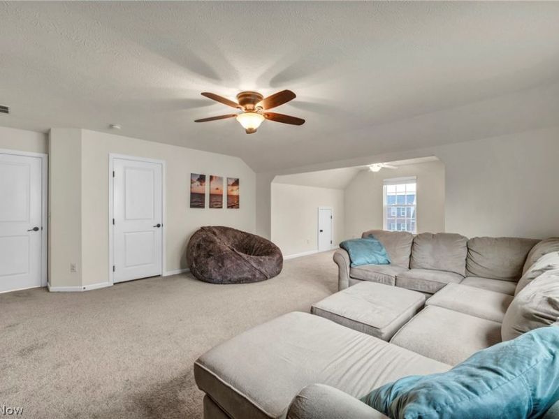 5600 W Longridge Drive , Seven Hills, OH 44131 Photo 27