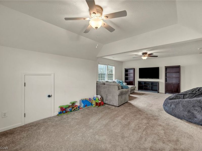 5600 W Longridge Drive , Seven Hills, OH 44131 Photo 28