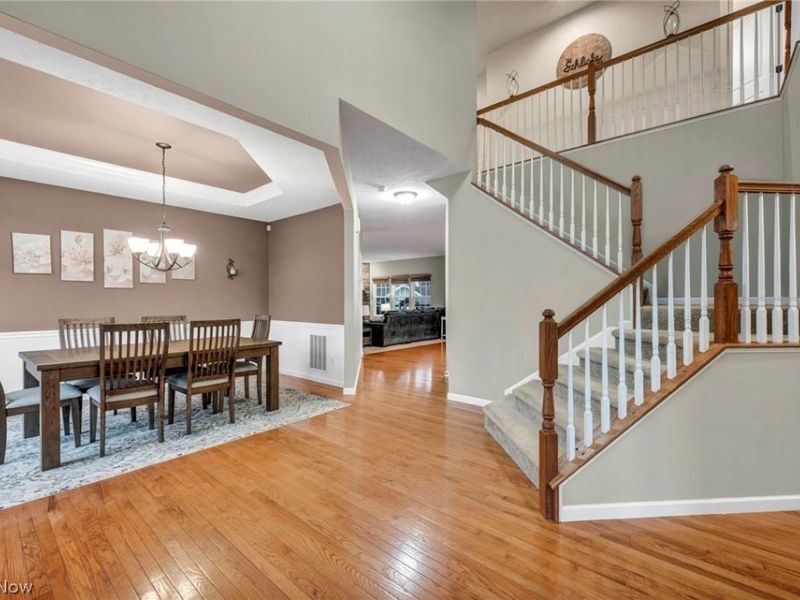 5600 W Longridge Drive , Seven Hills, OH 44131 Photo 3