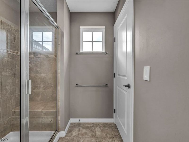 5600 W Longridge Drive , Seven Hills, OH 44131 Photo 32