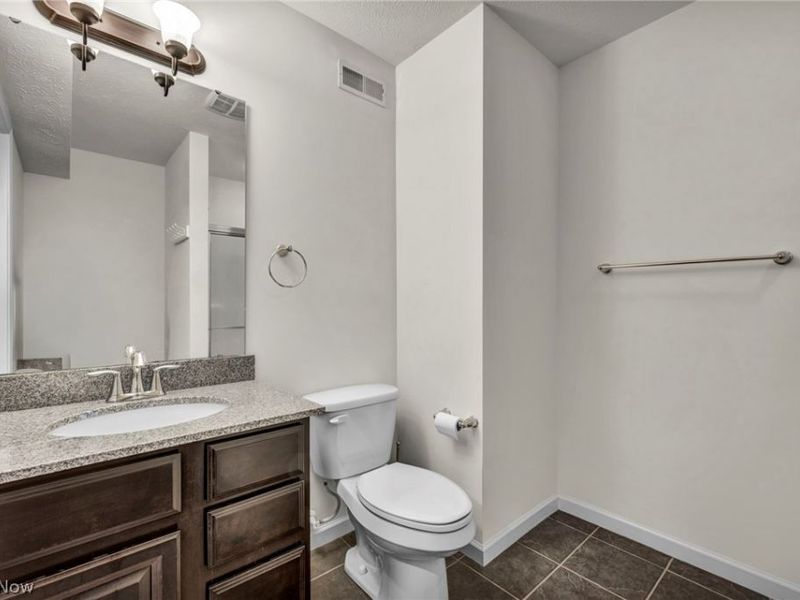 5600 W Longridge Drive , Seven Hills, OH 44131 Photo 38