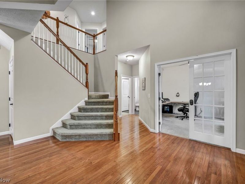 5600 W Longridge Drive , Seven Hills, OH 44131 Photo 4