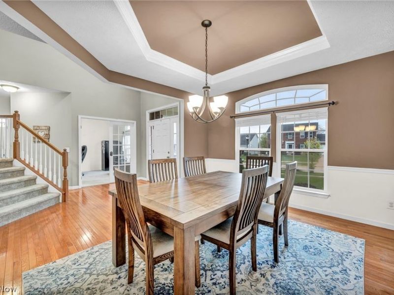 5600 W Longridge Drive , Seven Hills, OH 44131 Photo 6