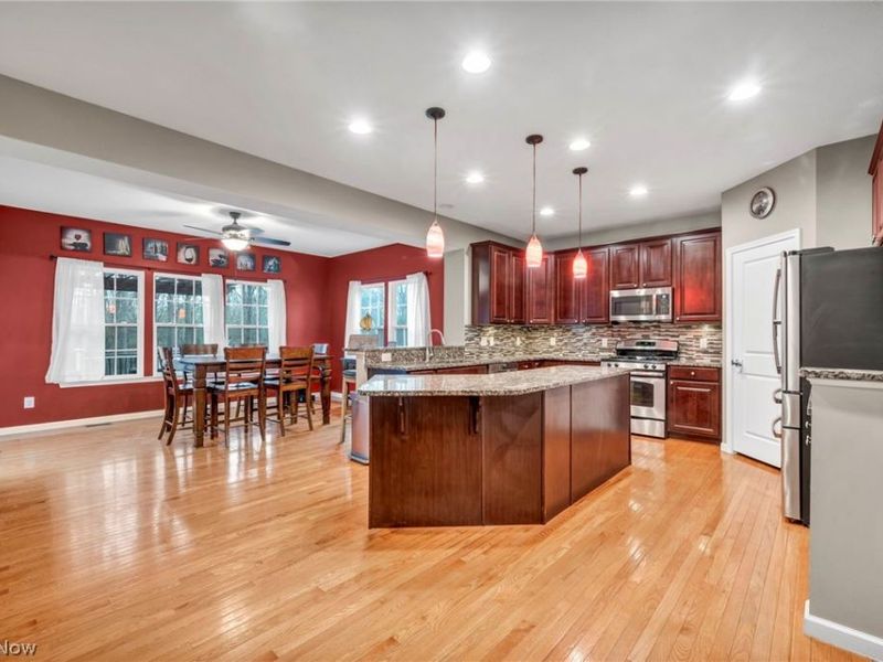 5600 W Longridge Drive , Seven Hills, OH 44131 Photo 7