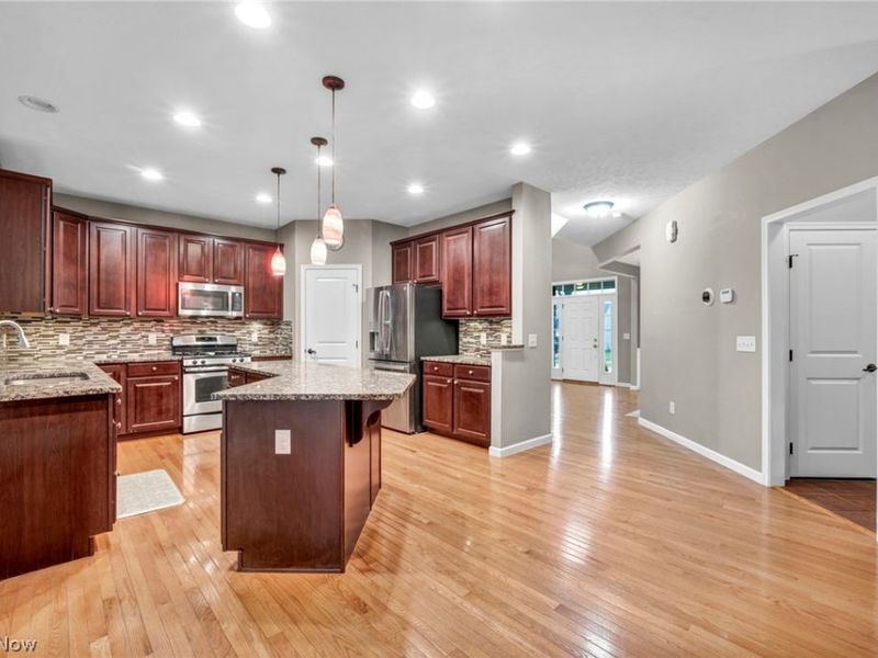 5600 W Longridge Drive , Seven Hills, OH 44131 Photo 8