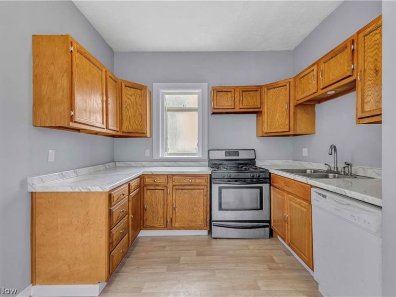 8113 Platt Avenue , Cleveland, OH 44104 Photo 6