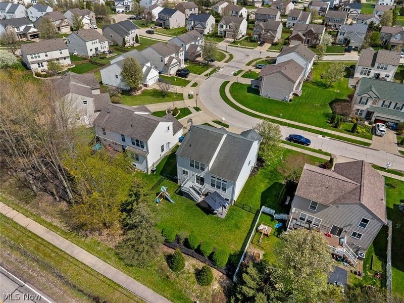 9660 Sunray Dr Drive, Olmsted Township, OH 44138 Photo 4