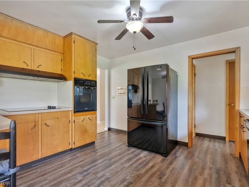 300 Homeworth Road , Alliance, OH 44601 Photo 10