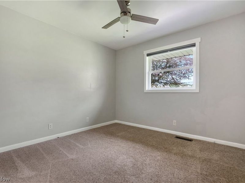 300 Homeworth Road , Alliance, OH 44601 Photo 14