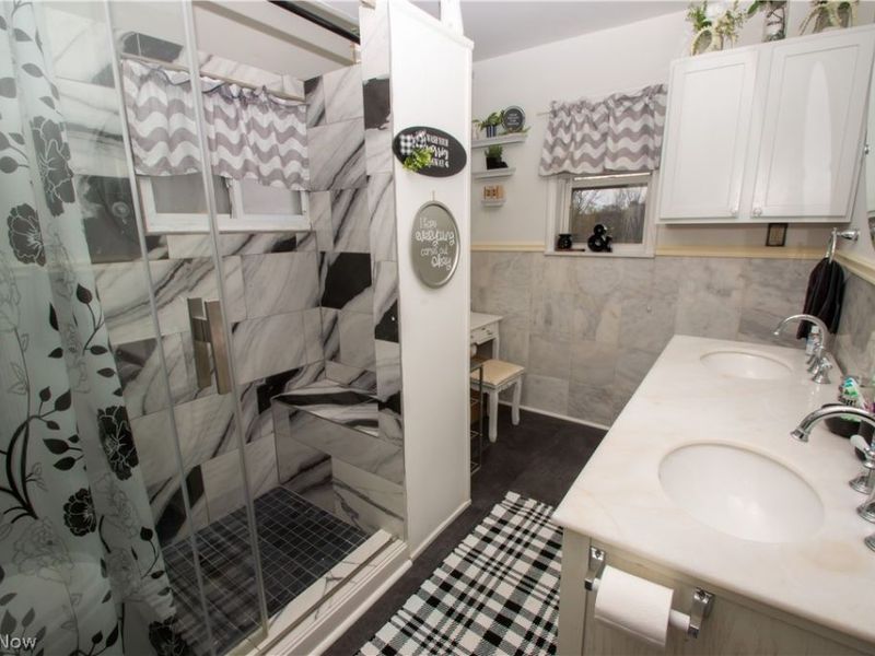 3425 Highview Avenue , Cleveland, OH 44109 Photo 12