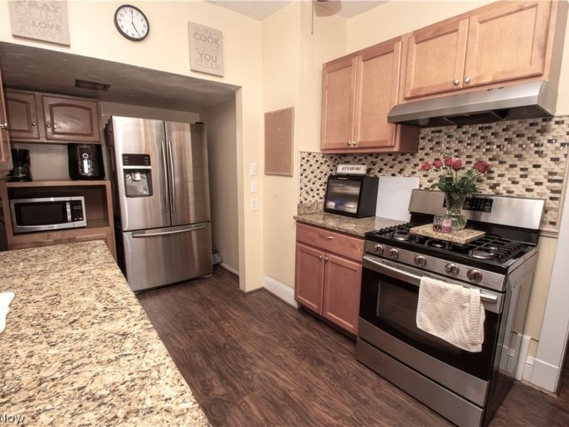 3425 Highview Avenue , Cleveland, OH 44109 Photo 2