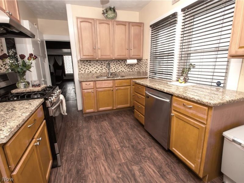 3425 Highview Avenue , Cleveland, OH 44109 Photo 3