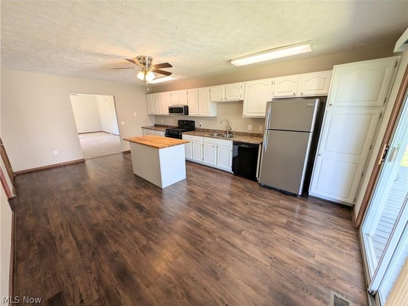 17604 Olive Avenue , Lake Milton, OH 44429 Photo 12