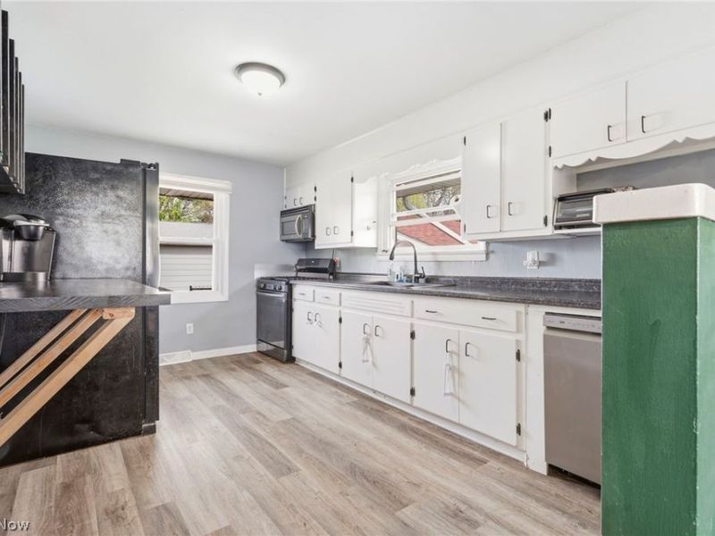 1157 Woodland Avenue , Alliance, OH 44601 Photo 5