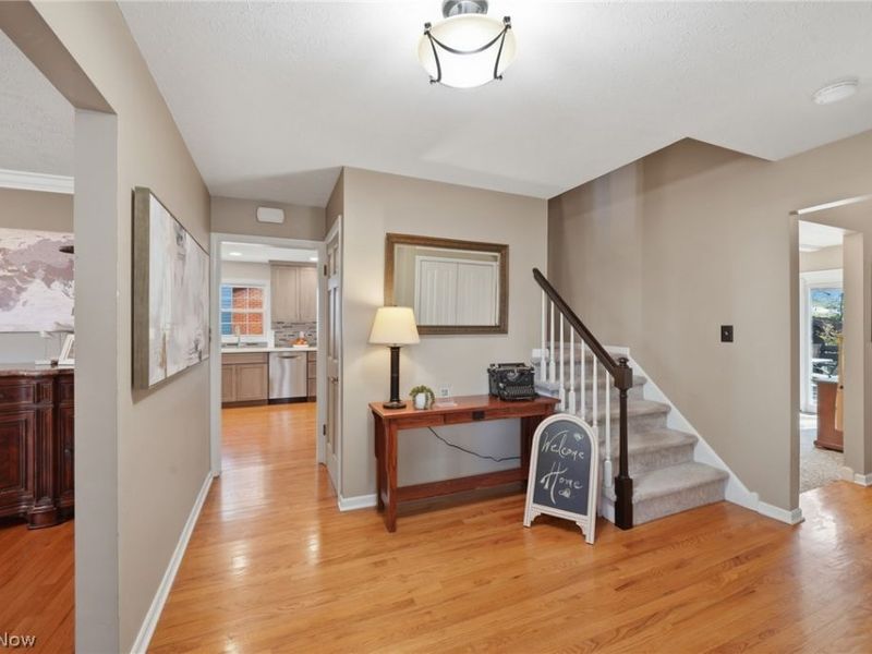 613 Welshire Drive, Bay Village, OH 44140 Photo 3