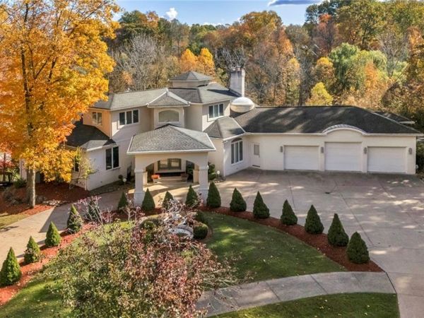 8709 Deer Creek Drive, Broadview Heights, OH 44147