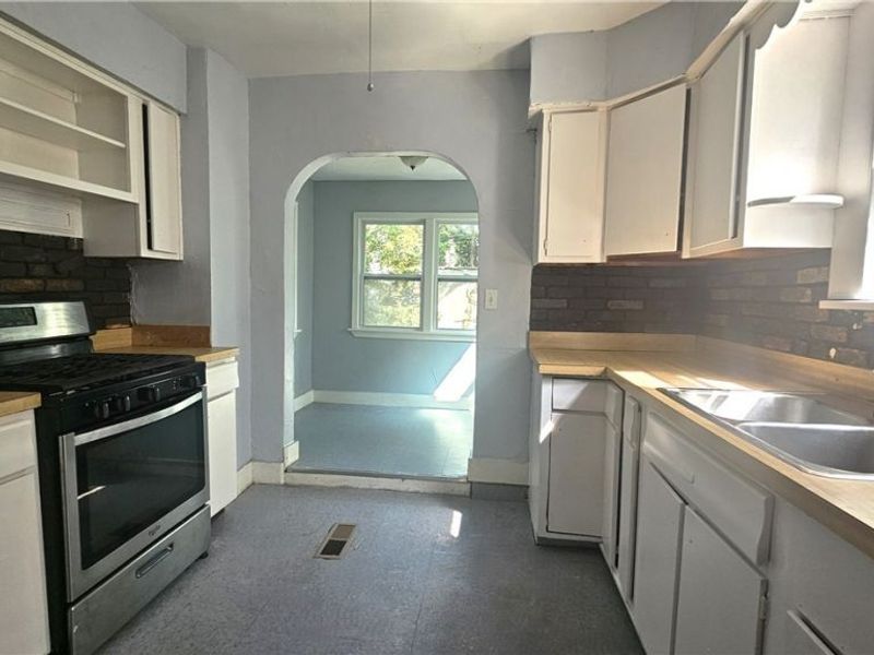 9910 Zimmer Avenue , Cleveland, OH 44102 Photo 3