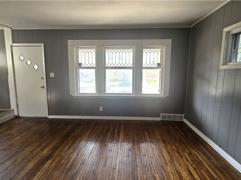 9910 Zimmer Avenue , Cleveland, OH 44102 Photo 8