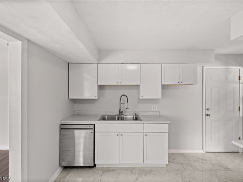 8760 Priem Road , Strongsville, OH 44149 Photo 17