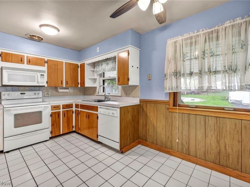 2676 Christensen Avenue , Akron, OH 44314 Photo 17