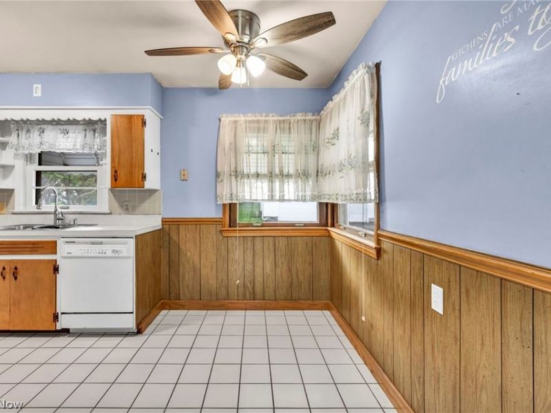 2676 Christensen Avenue , Akron, OH 44314 Photo 19