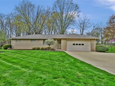 5637 Griffith Avenue NW, North Canton, OH 44720