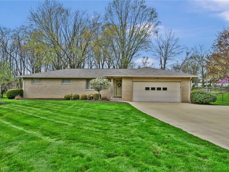 5637 Griffith Avenue NW, North Canton, OH 44720 Photo 1