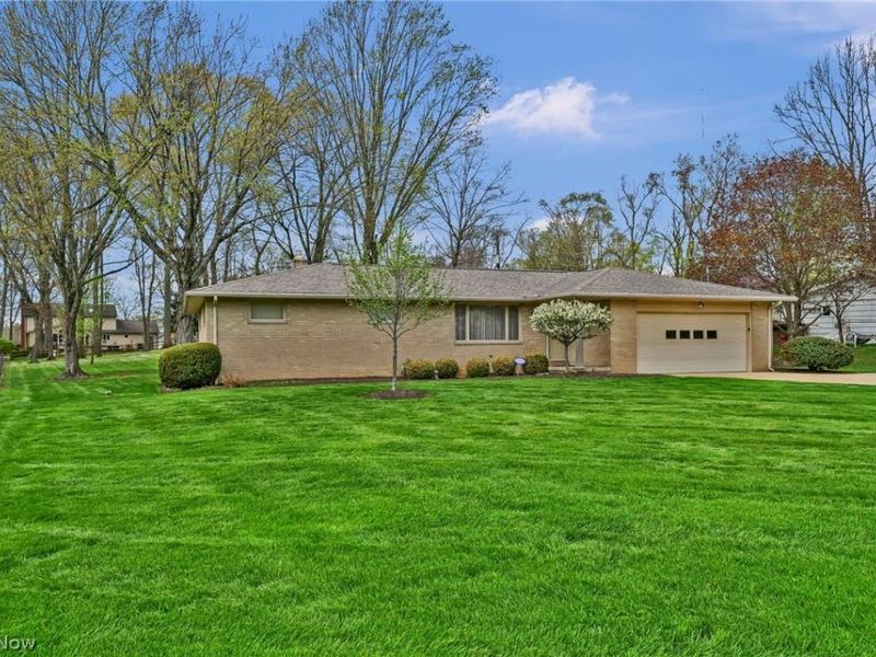 5637 Griffith Avenue NW, North Canton, OH 44720 Photo 2