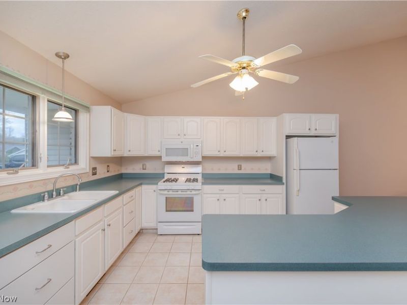 521 Wilcox Lane , Unit B, Austintown, OH 44515 Photo 11