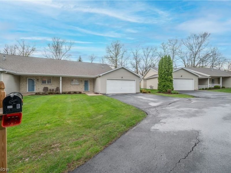 521 Wilcox Lane , Unit B, Austintown, OH 44515 Photo 2