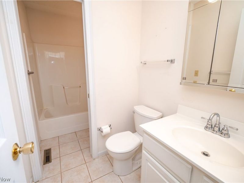 521 Wilcox Lane , Unit B, Austintown, OH 44515 Photo 22