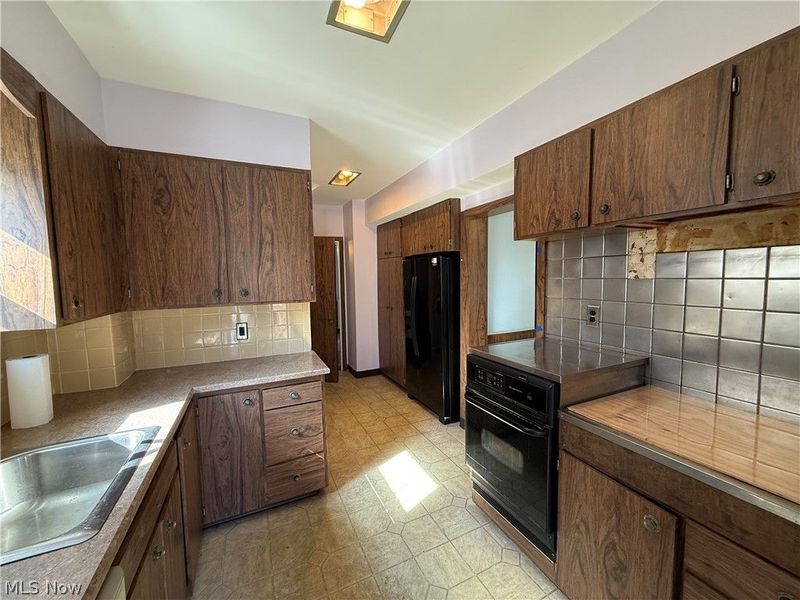 131 E 200th Street , Euclid, OH 44119 Photo 12