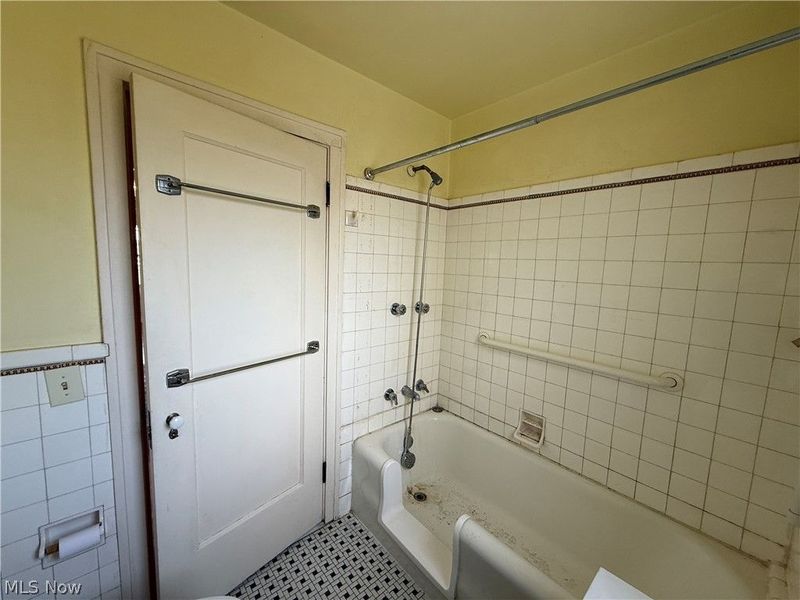 131 E 200th Street , Euclid, OH 44119 Photo 31