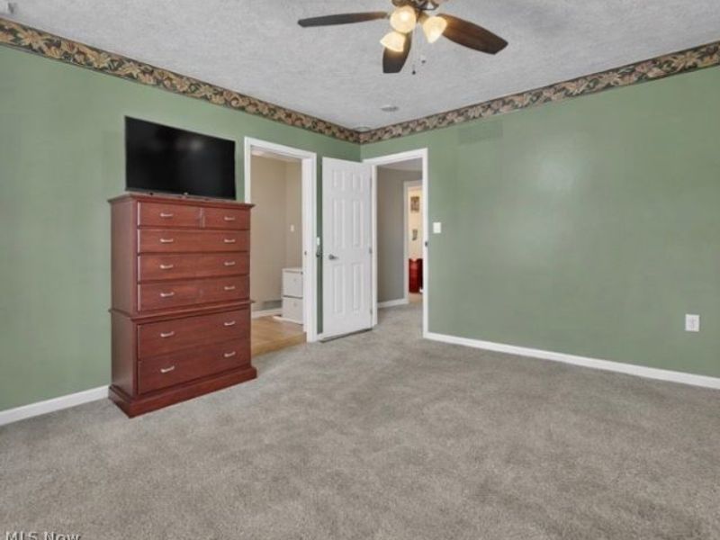 685 W Lake Street , Ravenna, OH 44266 Photo 10