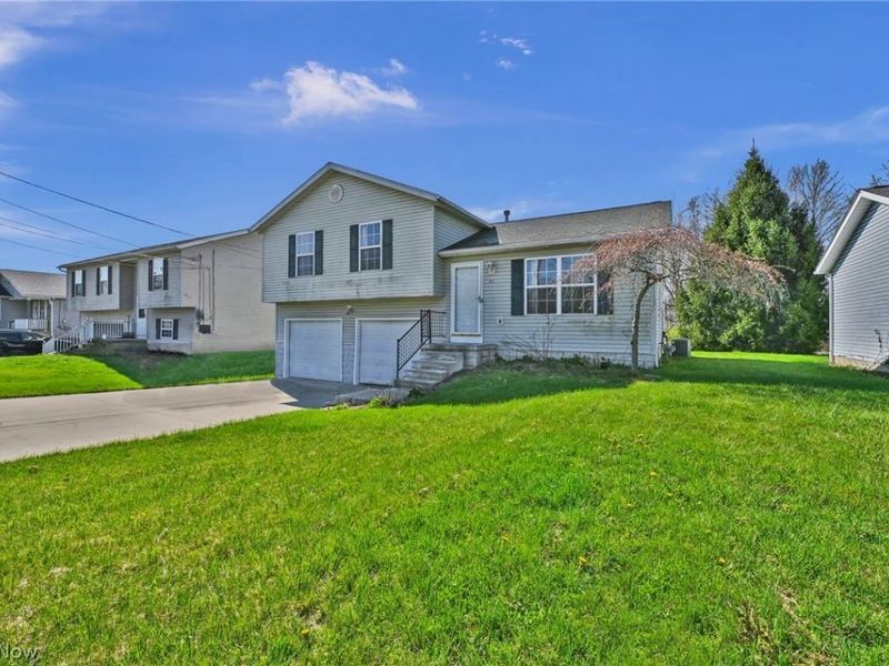 685 W Lake Street , Ravenna, OH 44266 Photo 2