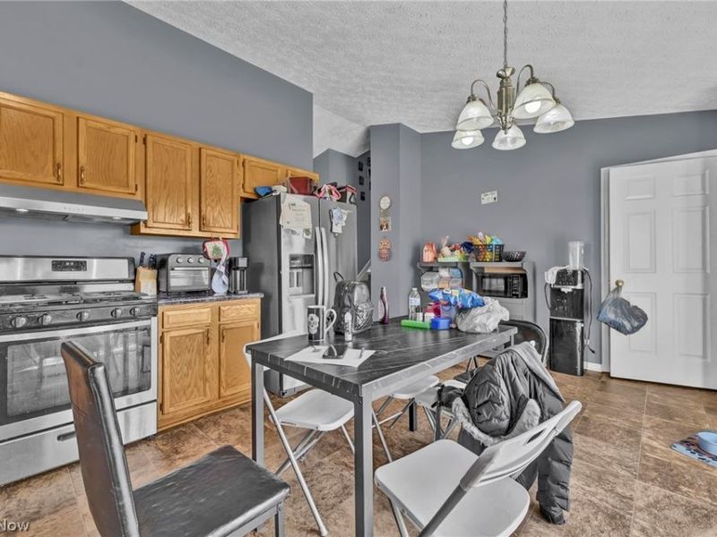 685 W Lake Street , Ravenna, OH 44266 Photo 9